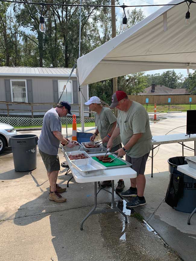 hurricane relief volunteers